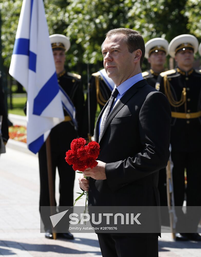 Memorial ceremony at Tomb of Unknown Soldier at Kremlin Wall