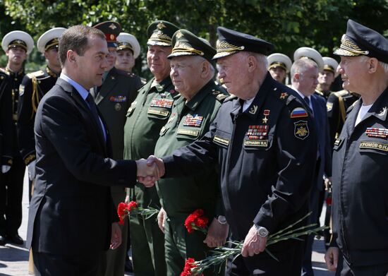 Memorial ceremony at Tomb of Unknown Soldier at Kremlin Wall