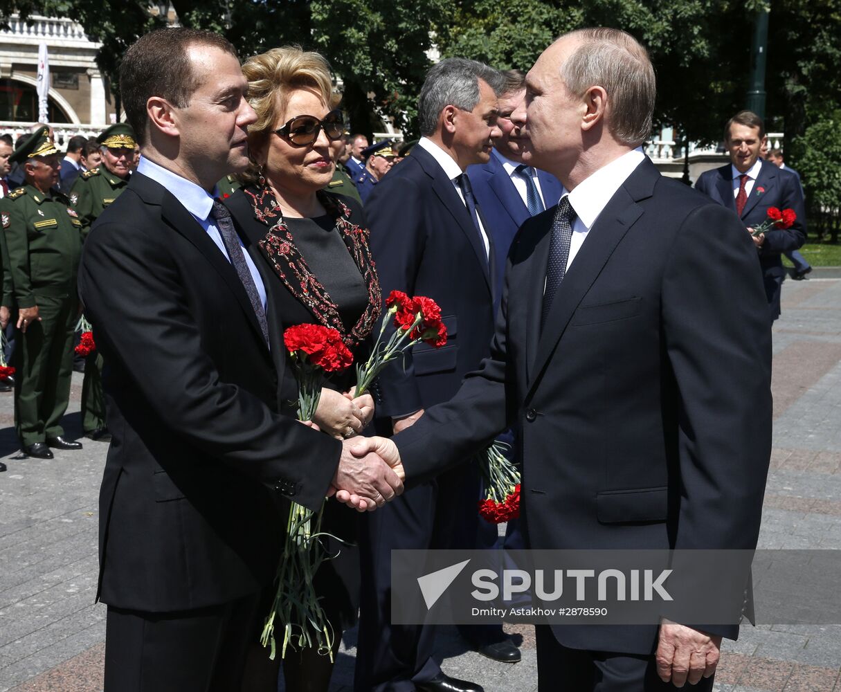 Memorial ceremony at Tomb of Unknown Soldier at Kremlin Wall