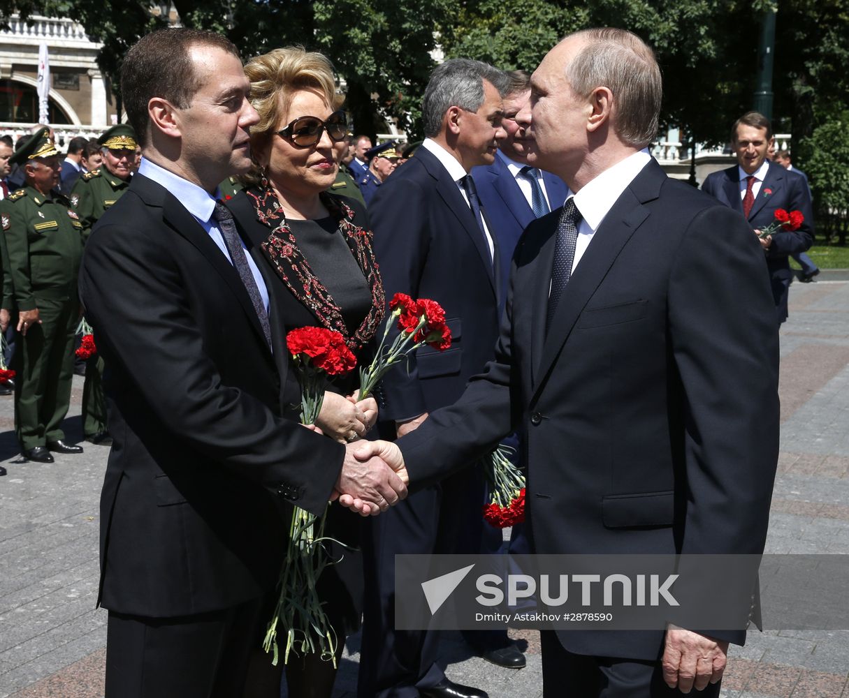 Memorial ceremony at Tomb of Unknown Soldier at Kremlin Wall