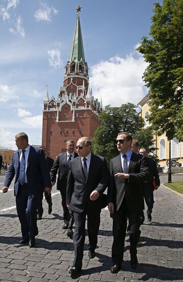 Memorial ceremony at Tomb of Unknown Soldier at Kremlin Wall
