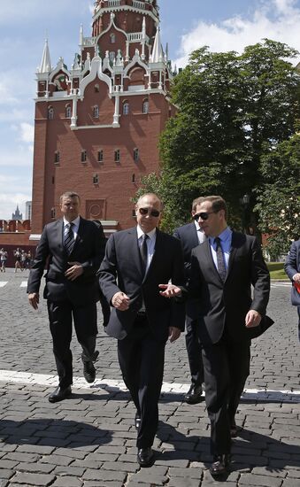 Memorial ceremony at Tomb of Unknown Soldier at Kremlin Wall