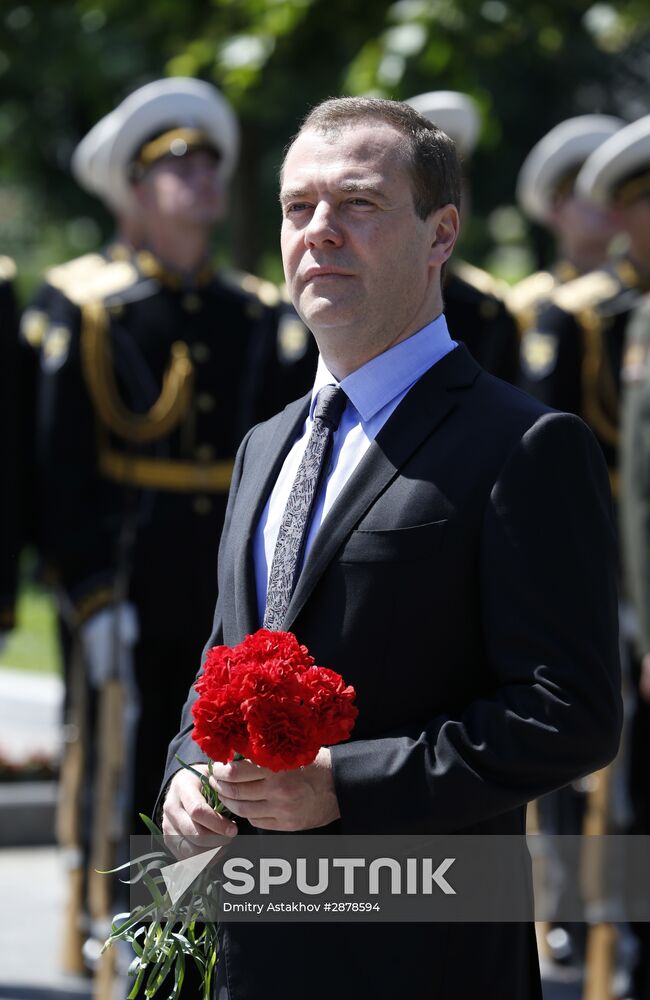 Memorial ceremony at Tomb of Unknown Soldier at Kremlin Wall