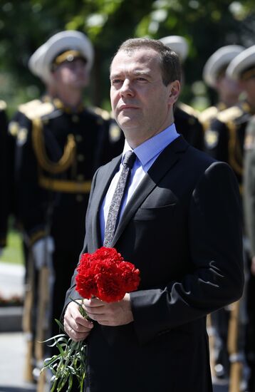 Memorial ceremony at Tomb of Unknown Soldier at Kremlin Wall