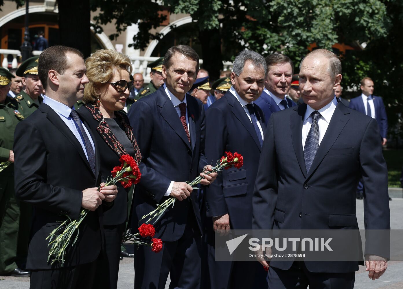 Memorial ceremony at Tomb of Unknown Soldier at Kremlin Wall