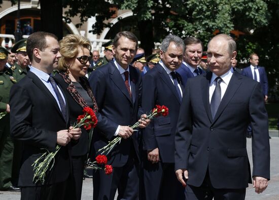 Memorial ceremony at Tomb of Unknown Soldier at Kremlin Wall
