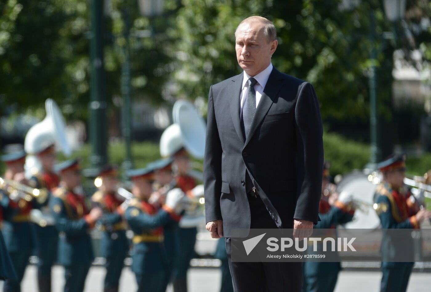 Memorial ceremony at Tomb of Unknown Soldier at Kremlin Wall