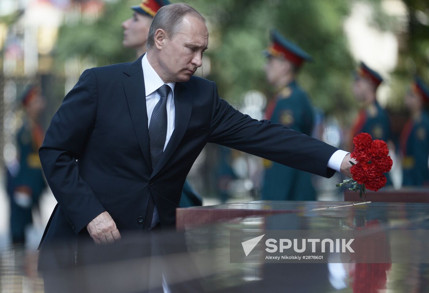 Memorial ceremony at Tomb of Unknown Soldier at Kremlin Wall