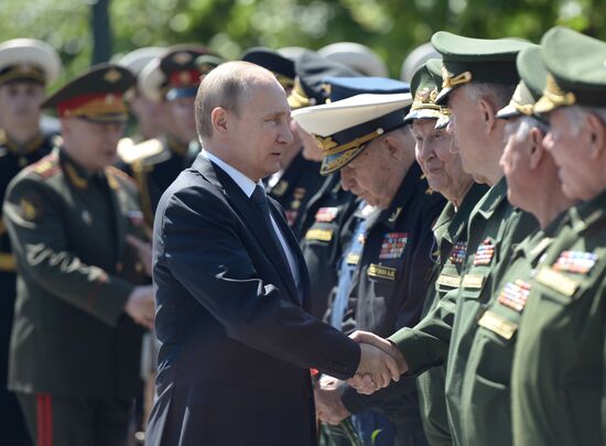 Memorial ceremony at Tomb of Unknown Soldier at Kremlin Wall