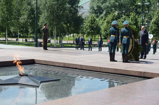 Memorial ceremony at Tomb of Unknown Soldier at Kremlin Wall