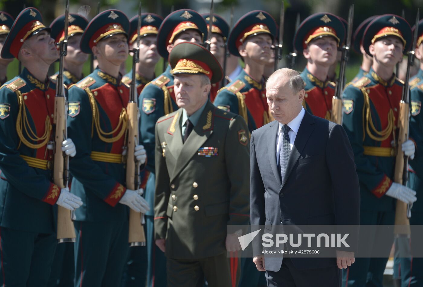 Memorial ceremony at Tomb of Unknown Soldier at Kremlin Wall
