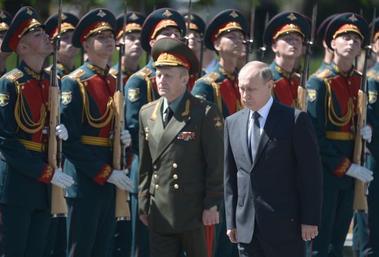 Memorial ceremony at Tomb of Unknown Soldier at Kremlin Wall