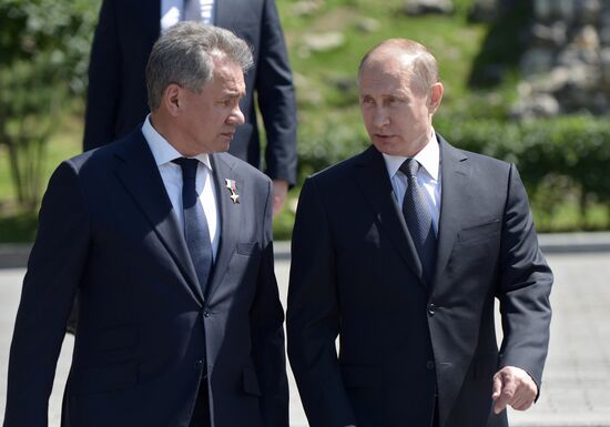 Memorial ceremony at Tomb of Unknown Soldier at Kremlin Wall