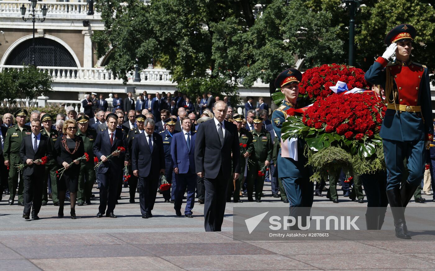 Memorial ceremony at Tomb of Unknown Soldier at Kremlin Wall