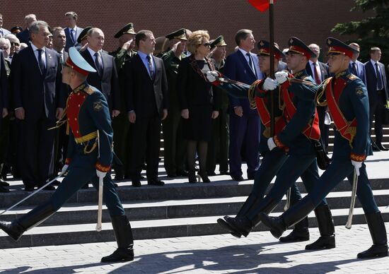 Ceremony to lay wreath at the Tomb of the Unknown Soldier at Kremlin's Wall