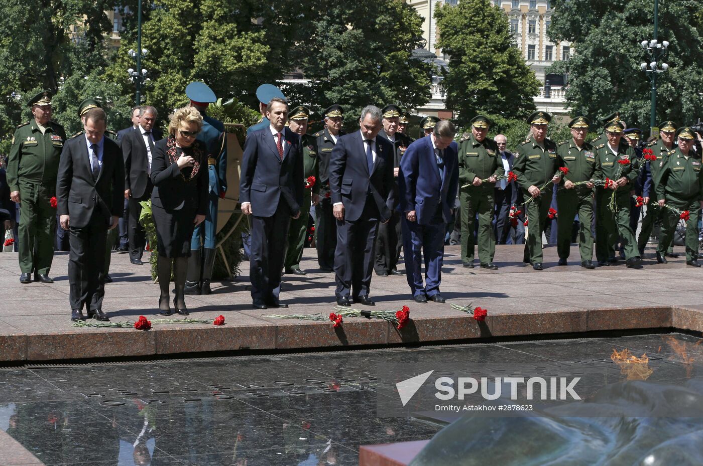 Laying wreath at the Tomb of the Unknown Soldier near the Kremlin Wall