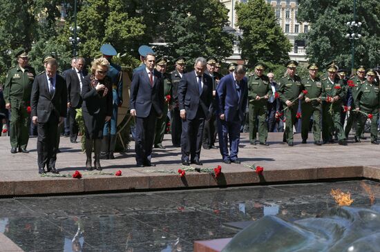 Laying wreath at the Tomb of the Unknown Soldier near the Kremlin Wall