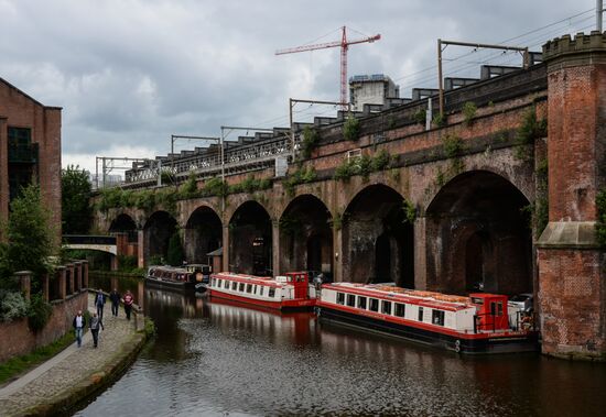 Cities of the world. Manchester
