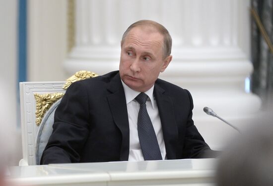 President Vladimir Putin meets with National Historical Assembly delegates
