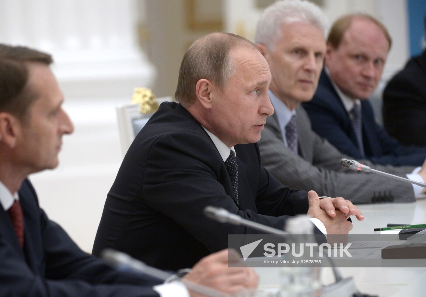 President Vladimir Putin meets with National Historical Assembly delegates