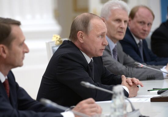 President Vladimir Putin meets with National Historical Assembly delegates