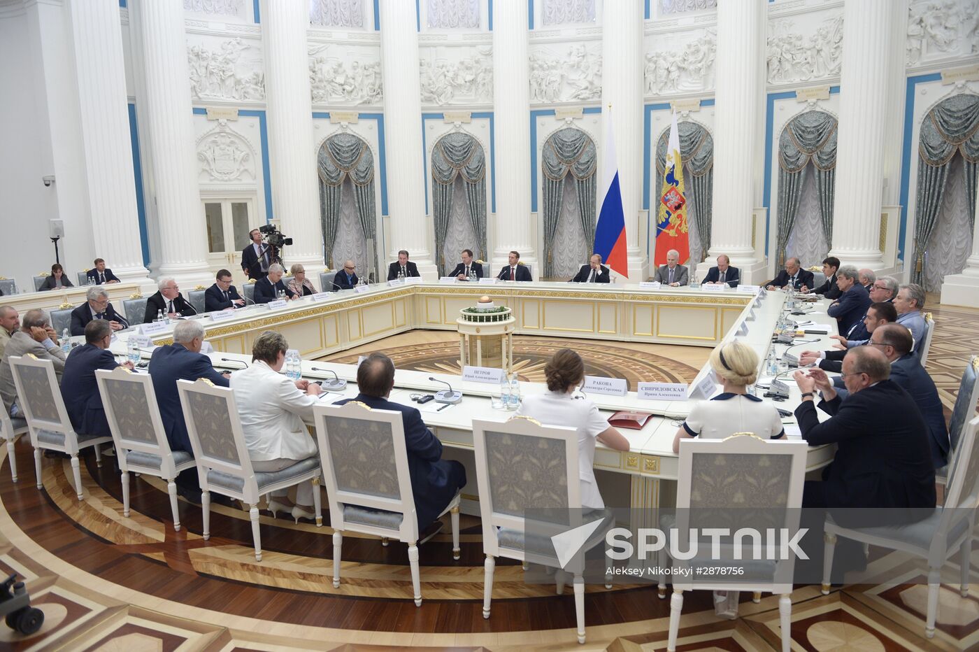 President Vladimir Putin meets with National Historical Assembly delegates