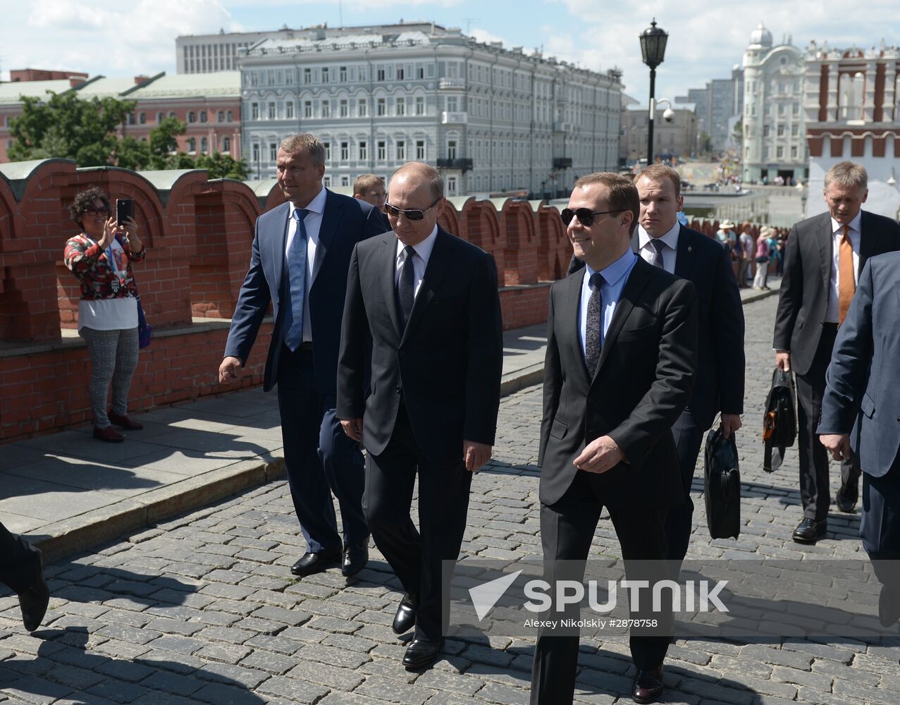Memorial ceremony at Tomb of Unknown Soldier at Kremlin Wall
