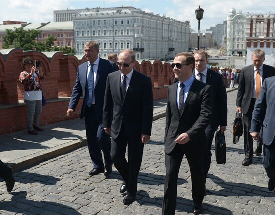 Memorial ceremony at Tomb of Unknown Soldier at Kremlin Wall