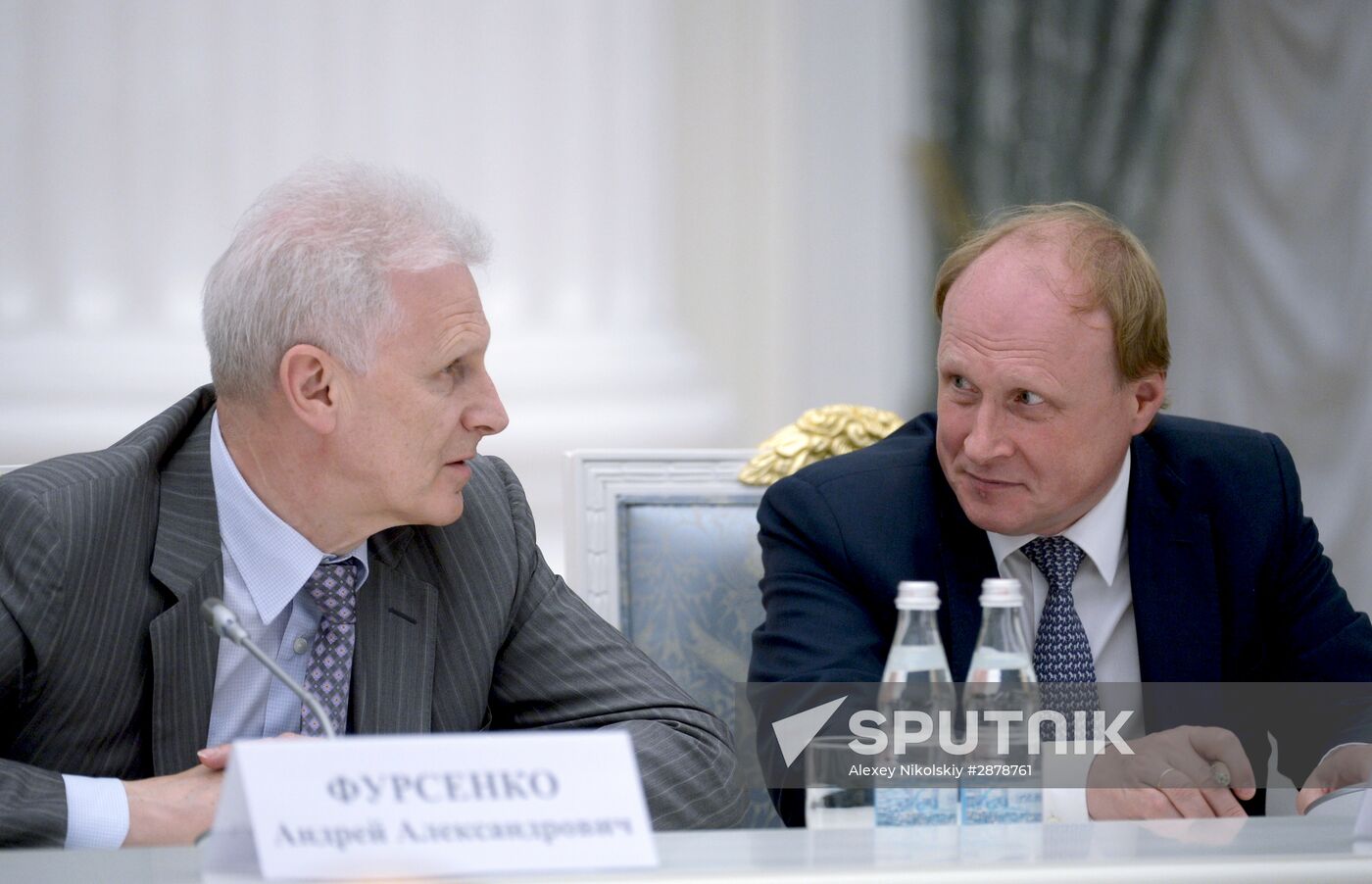 President Vladimir Putin meets with National Historical Assembly delegates