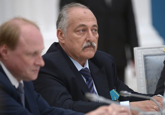 President Vladimir Putin meets with National Historical Assembly delegates