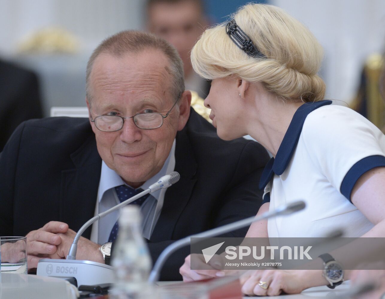 President Vladimir Putin meets with National Historical Assembly delegates