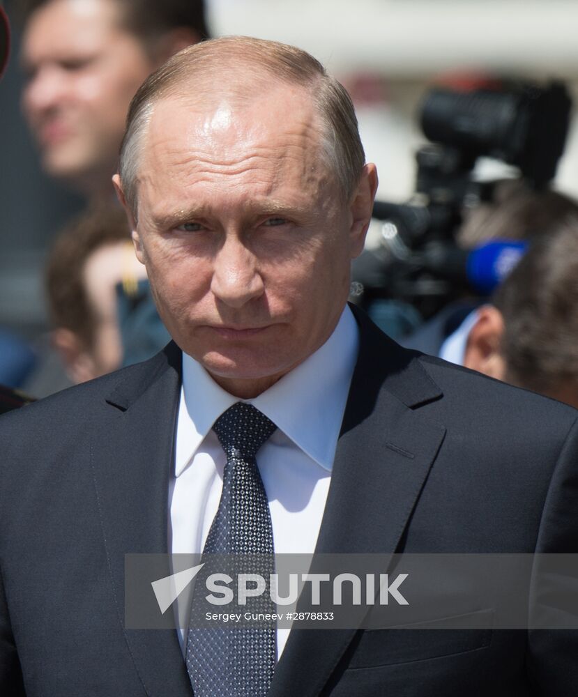 Memorial ceremony at Tomb of Unknown Soldier at Kremlin Wall