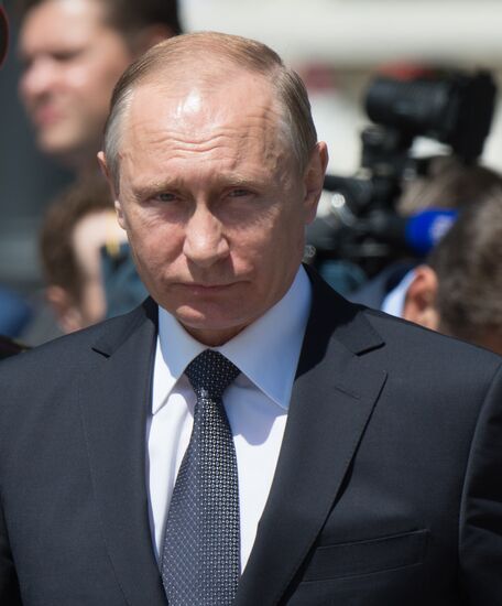 Memorial ceremony at Tomb of Unknown Soldier at Kremlin Wall