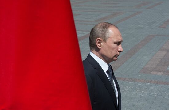 Memorial ceremony at Tomb of Unknown Soldier at Kremlin Wall