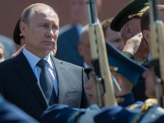 Memorial ceremony at Tomb of Unknown Soldier at Kremlin Wall