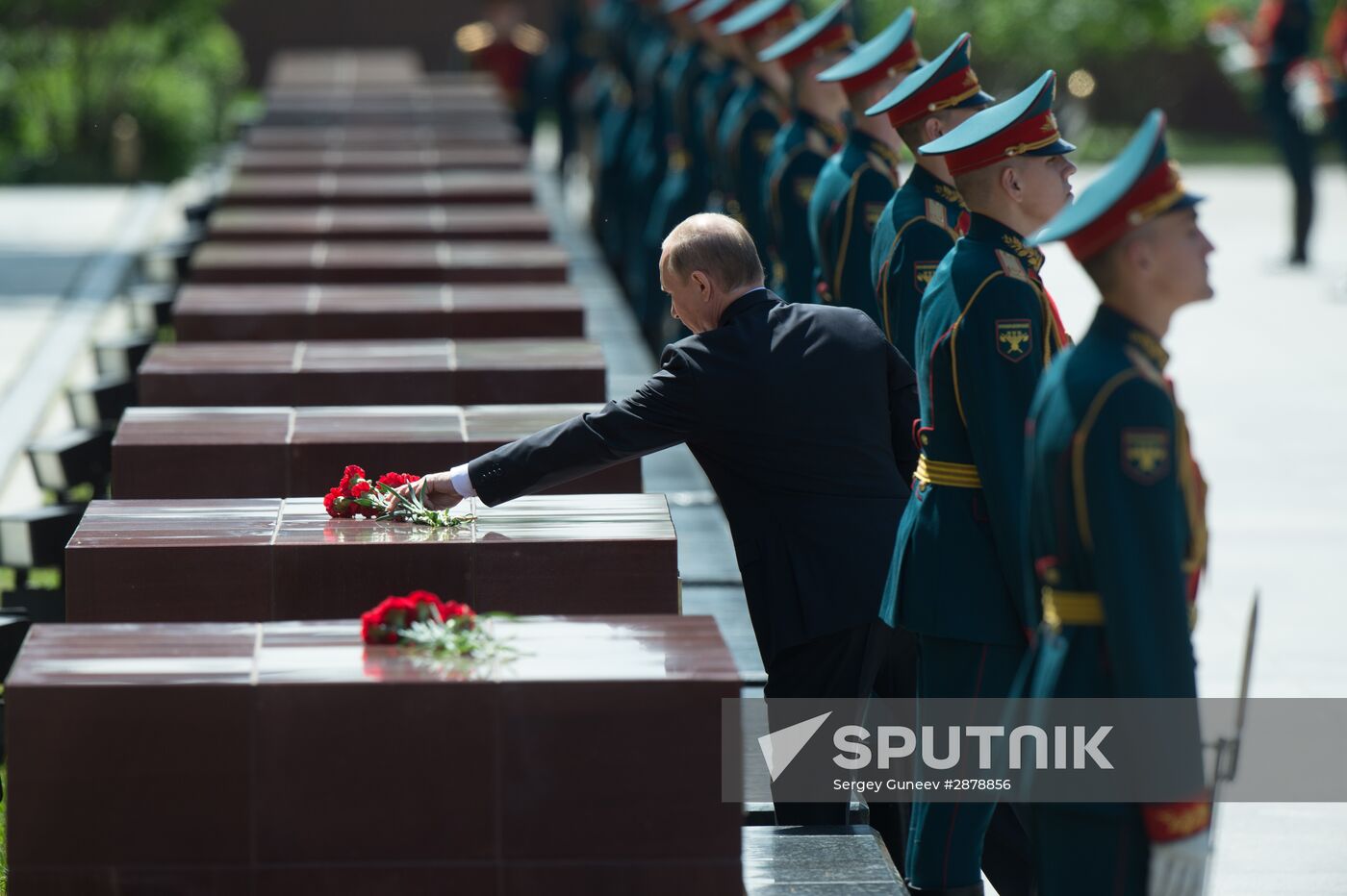 Memorial ceremony at Tomb of Unknown Soldier at Kremlin Wall