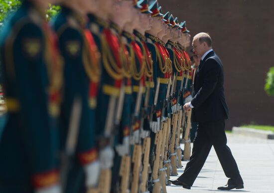 Memorial ceremony at Tomb of Unknown Soldier at Kremlin Wall