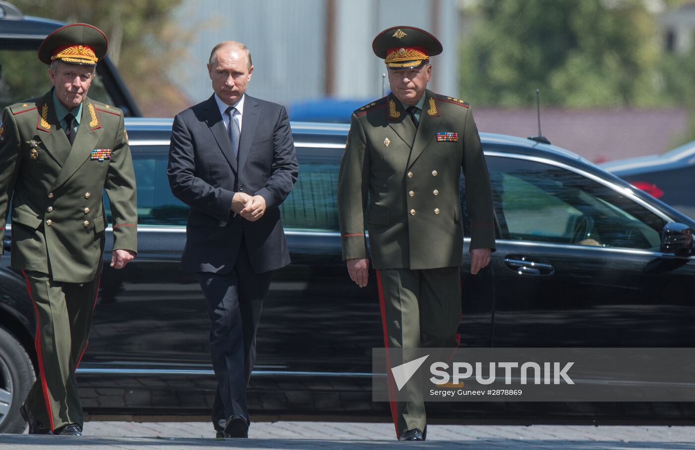 Memorial ceremony at Tomb of Unknown Soldier at Kremlin Wall