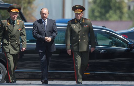Memorial ceremony at Tomb of Unknown Soldier at Kremlin Wall