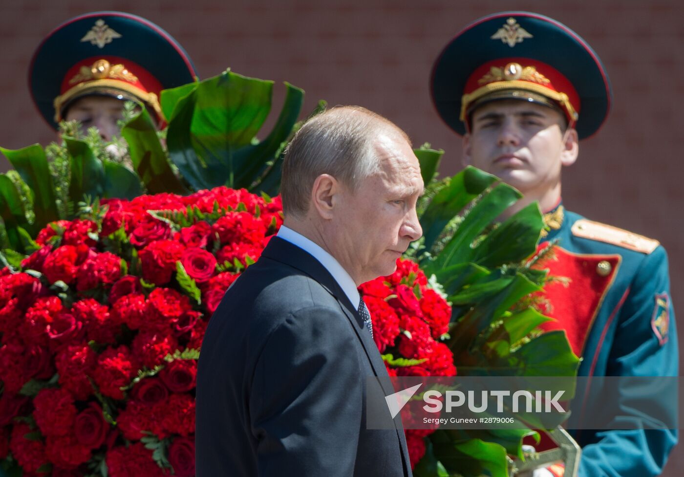 Wreath laying ceremony at Tomb of Unknown Soldier at Kremlin Wall
