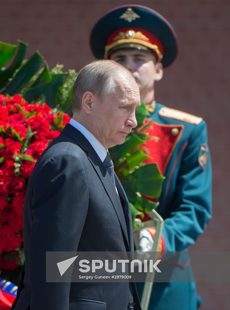 Wreath laying ceremony at Tomb of Unknown Soldier at Kremlin Wall