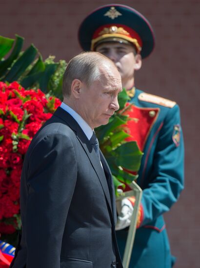 Wreath laying ceremony at Tomb of Unknown Soldier at Kremlin Wall