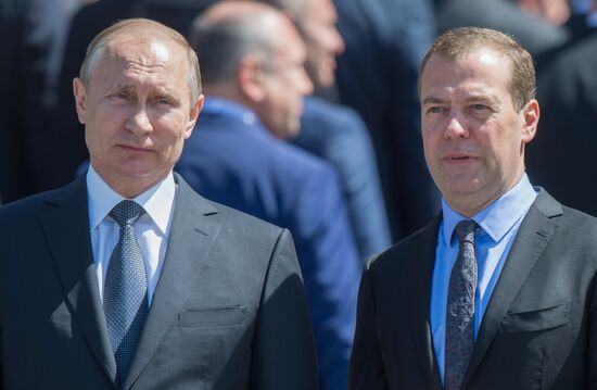 Wreath laying ceremony at Tomb of Unknown Soldier at Kremlin Wall