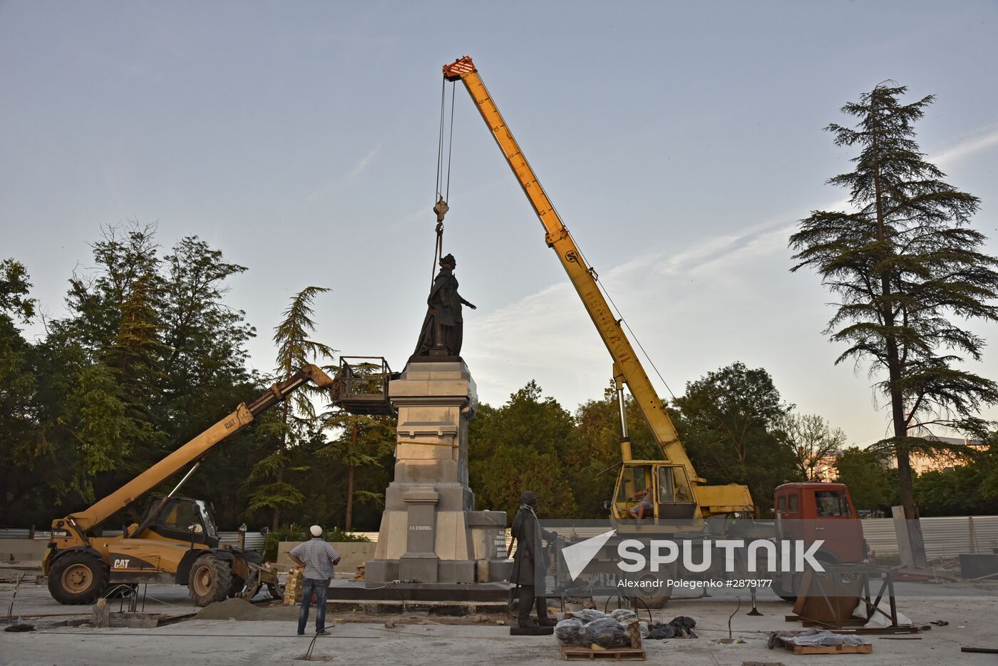 Preparing to install monument to Catherine the Great in Simferopol