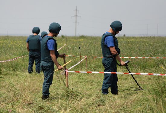 Mine clearance in Donetsk People's Republic