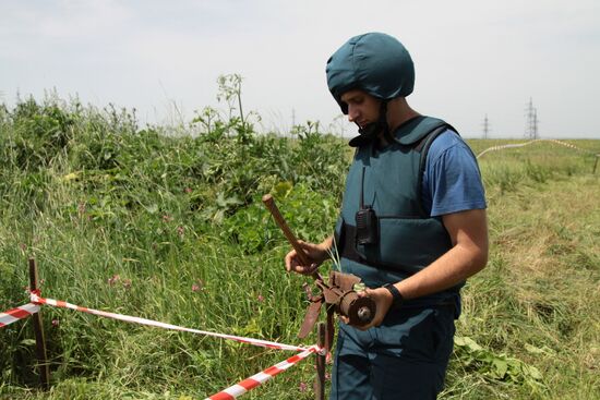 Mine clearance in Donetsk People's Republic