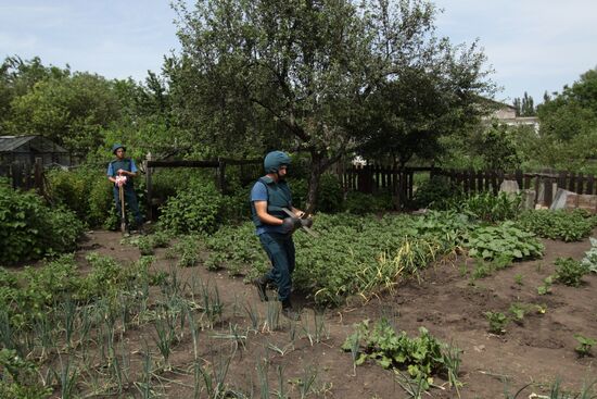 Mine clearance in Donetsk People's Republic