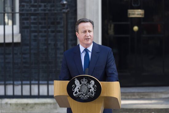David Cameron resigns as prime minister