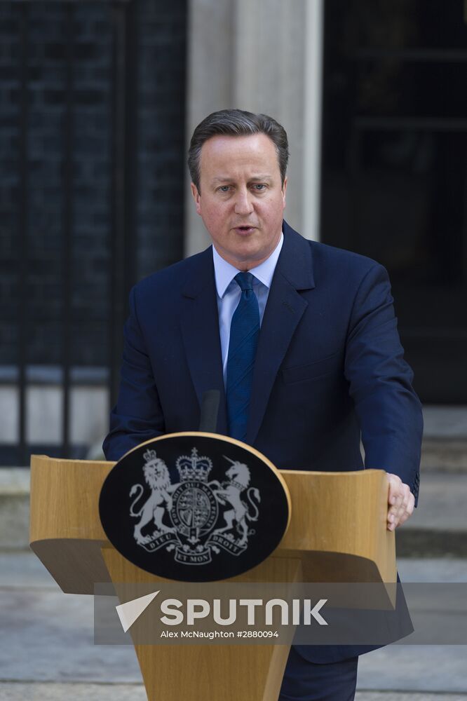 David Cameron resigns as prime minister