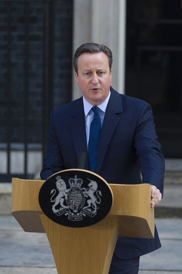 David Cameron resigns as prime minister